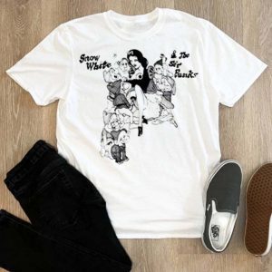 Snow White And The Sir Punks Bassic T-shirt