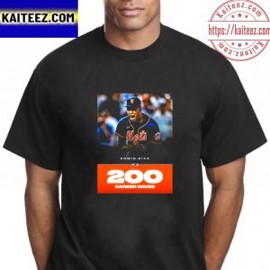 Edwin Diaz 200 Career Saves In MLB Vintage T-Shirt