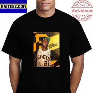 Roberto Clemente In Pittsburgh Pirates MLB Vintage T-Shirt