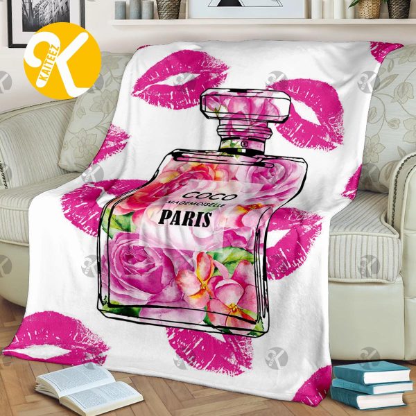 Chanel No.5 Roses Perfume Bottle With Pink Lips Pattern In White Background Blanket