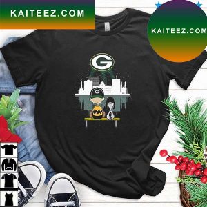 Charlie Brown And Snoopy Dog Watching City Green Bay Packers T-Shirt