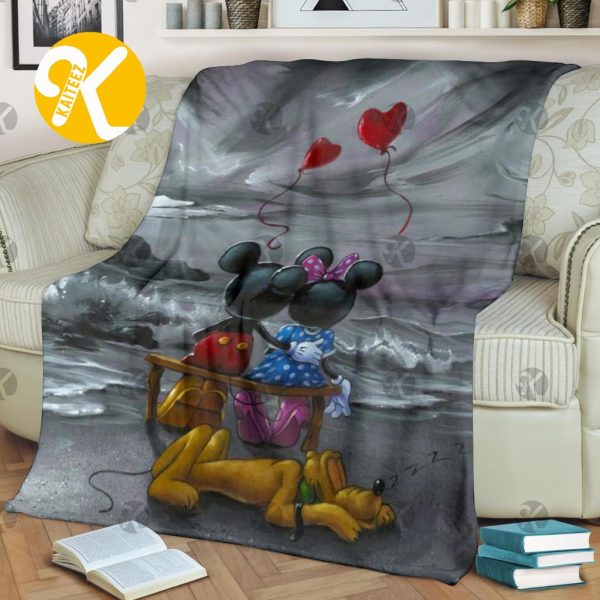 Disney Mickey Mouse And Minnie With Love Balloon Sitting On The Beach Throw Fleece Blanket
