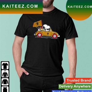 NFL Chicago Blackhawks Snoopy And Woodstock Drives Chicago Blackhawks Beetle Car T-Shirt