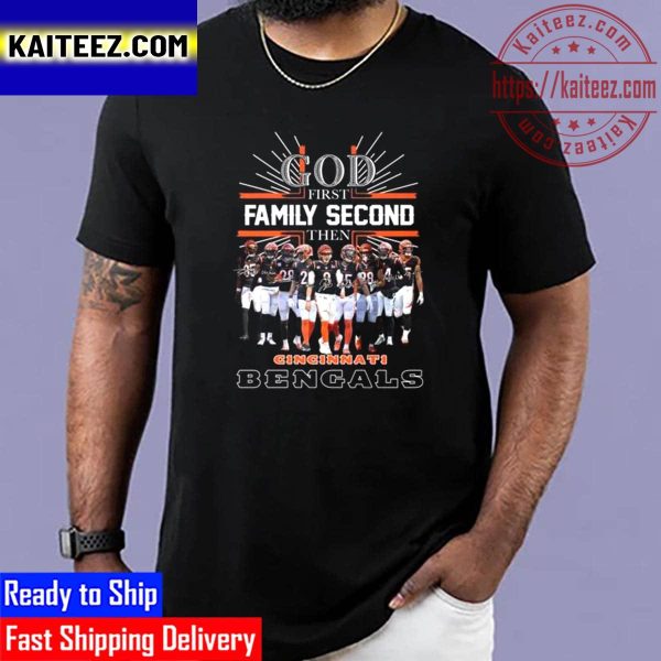 Cincinnati Bengals God First Family Second 2023 Signatures Vintage T-Shirt