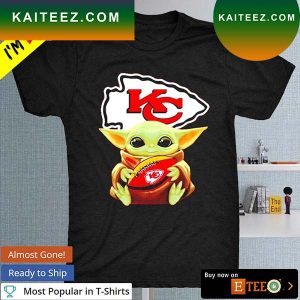Baby Yoda hug Football Kansas City Chiefs 2023 T-shirt