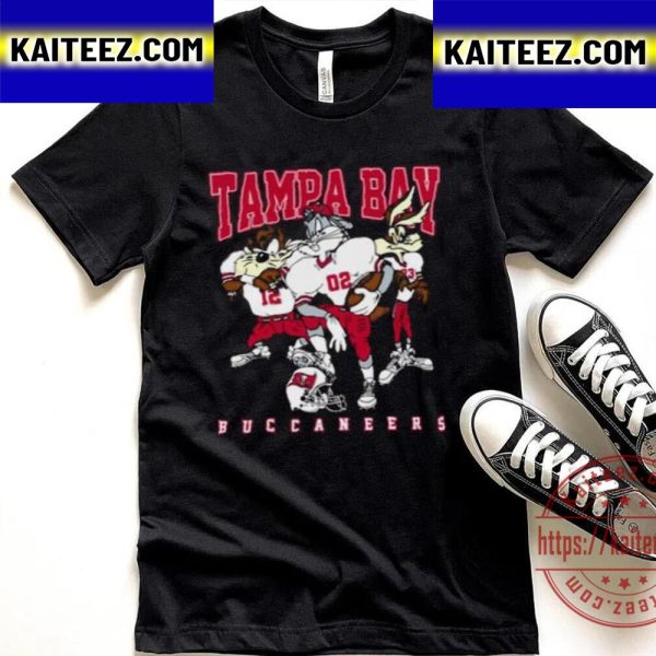 Tampa Bay Buccaneers Bugs Bunny And Taz Player Vintage T-Shirt