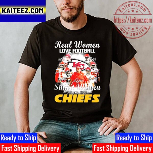 Real Women Love Football Smart Women Love The Chiefs Signatures – Kansas City Chiefs 2023 Super Bowl LVII Champions Vintage T-Shirt