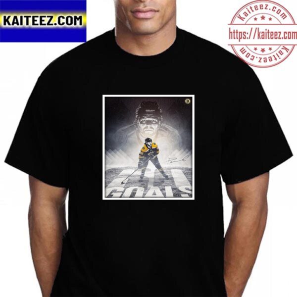 David Pastrnak 60 Goal Club With Boston Bruins Vintage T-Shirt