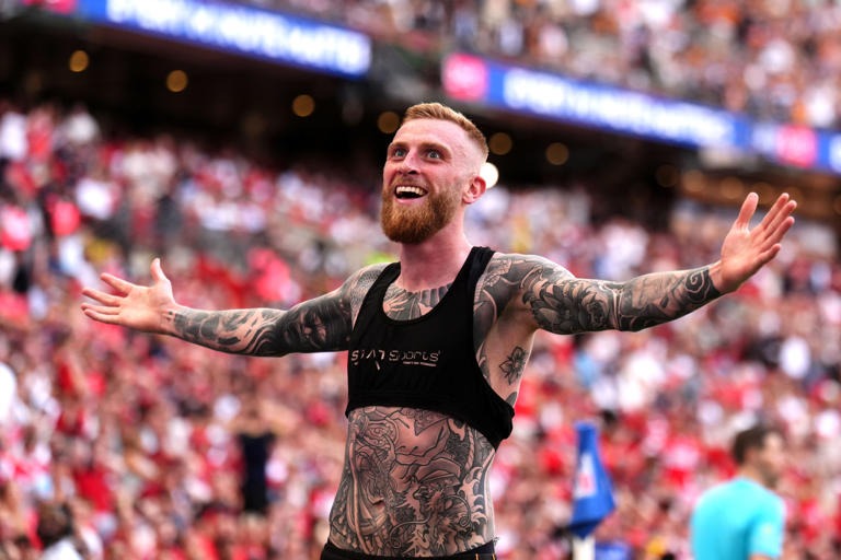 Oli McBurnie Celebrating